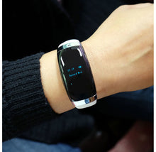 Load image into Gallery viewer, 570 Hour Voice Activated Fitness Wrist Band